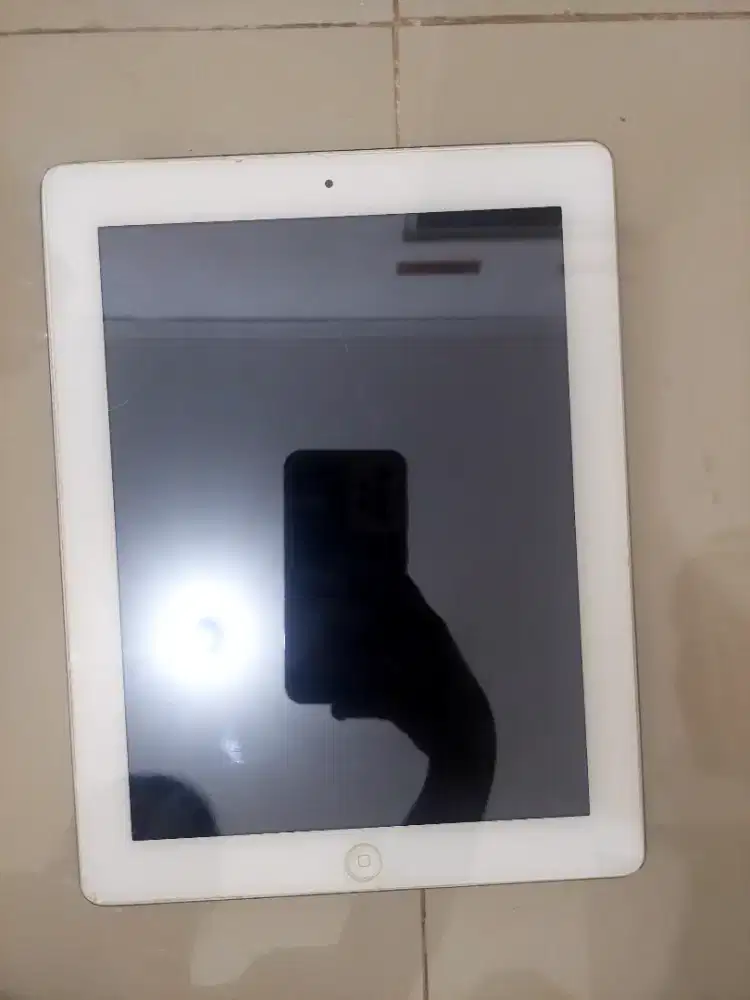 Jual iPad 2 jual apa ada ya (kondisi mati)karena cas'an ya rusak