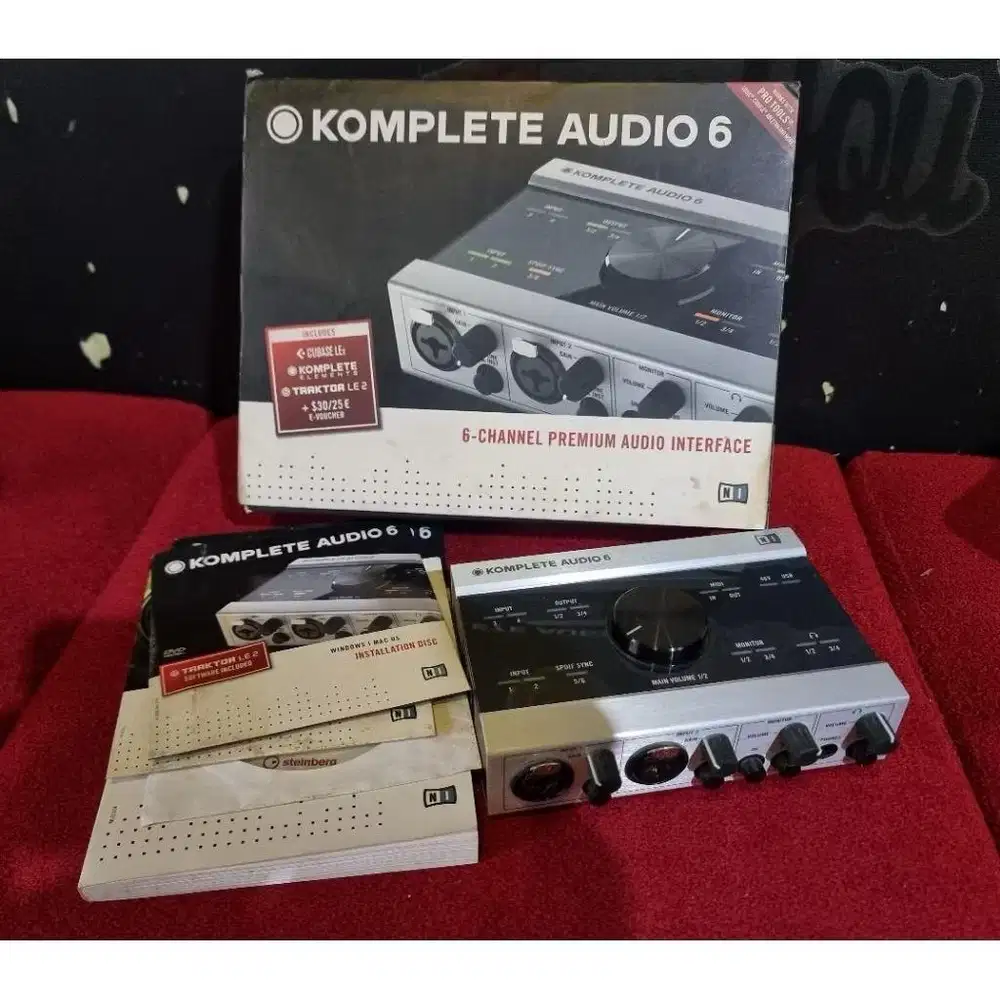 Komplete Audio 6 Audio Interface Soundcard.