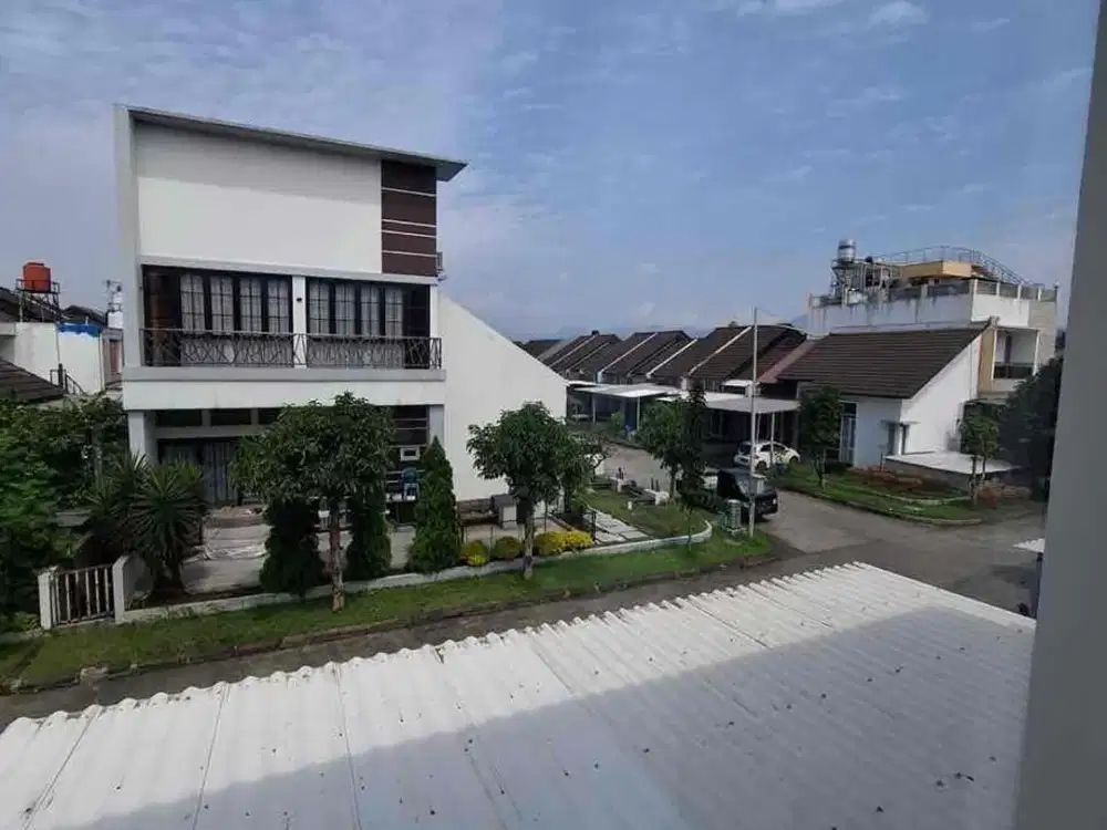 sewa rumah 2 lantai taman kopo indah 5 hadap selatan