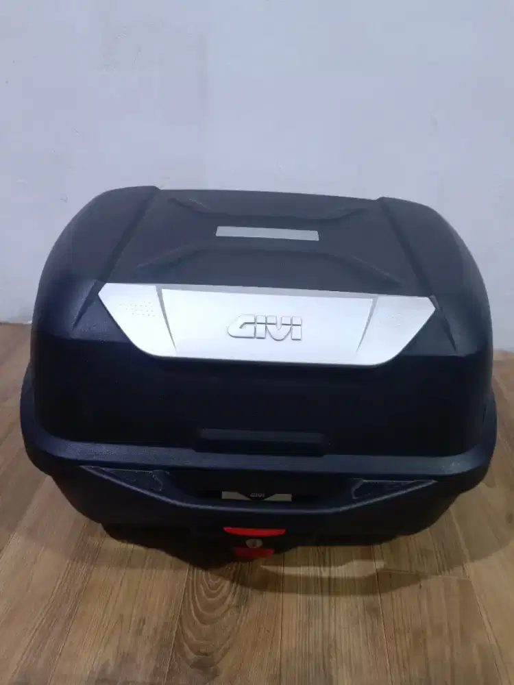 Box motor Givi E43 kapasitas 43 Liter