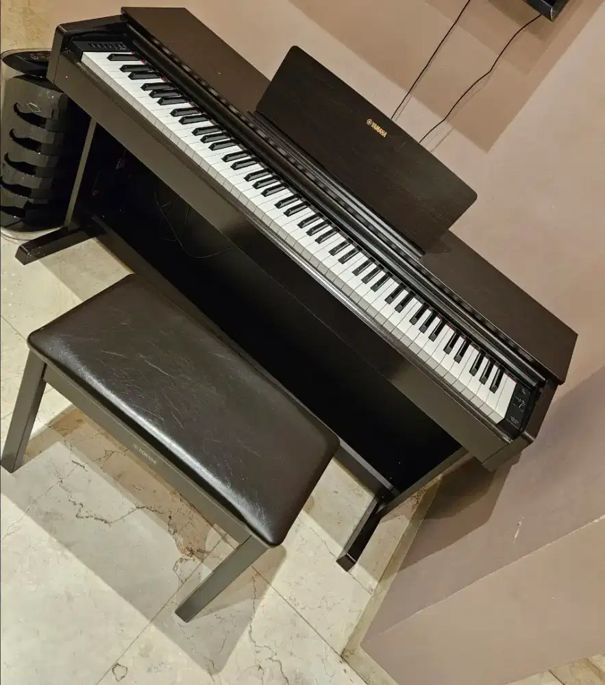 Piano arius -ydp 143