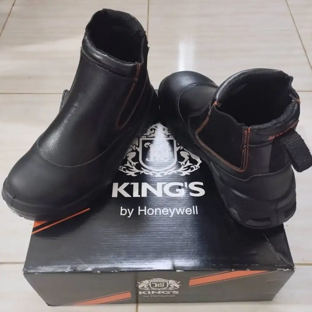 Sepatu Safety King's by Honeywell. KWD106X-I Ukuran 42. Kondisi BARU.