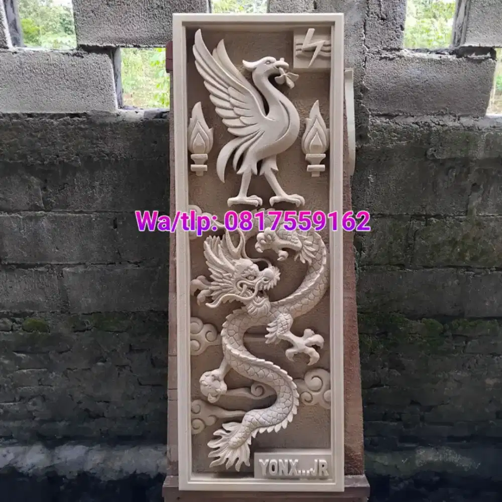 Relief naga dan burung batu alam paras
