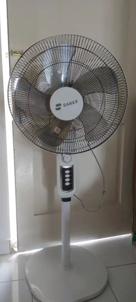 Kipas Angin Sanex standfan dengan 5 baling