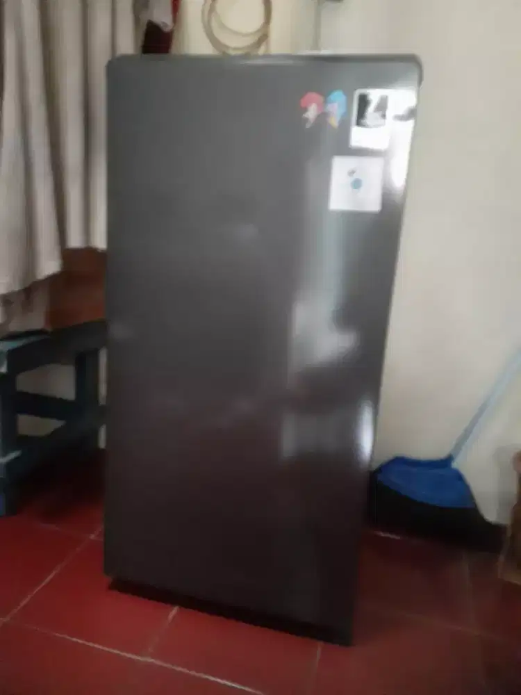 Kulkas aqua masih gress