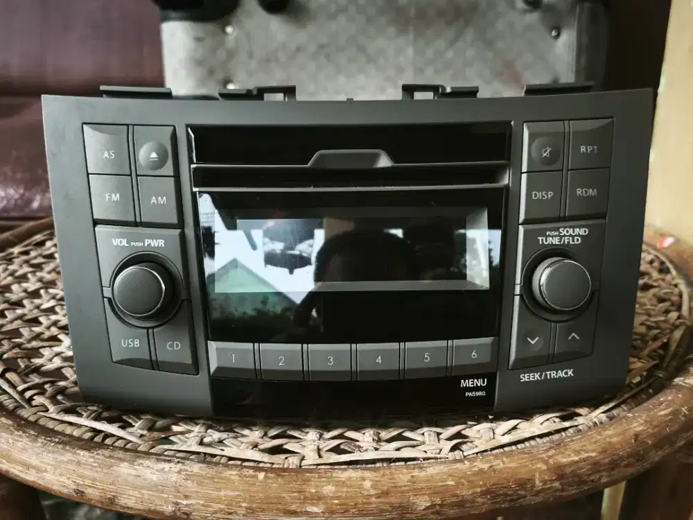 Head unit audio mobil Suzuki ertiga orisinil
