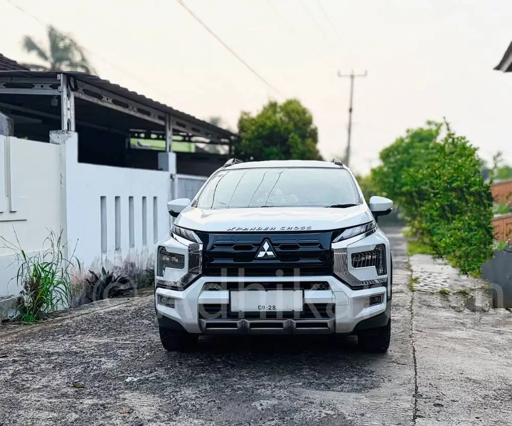 Xpander Cross Premium CVT 2023 White Pearl - KM Low 23rb!