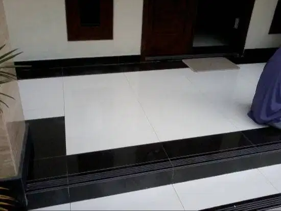 Tukang kramik dan plapon