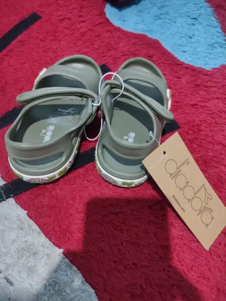 Sendal anak merk Diadora