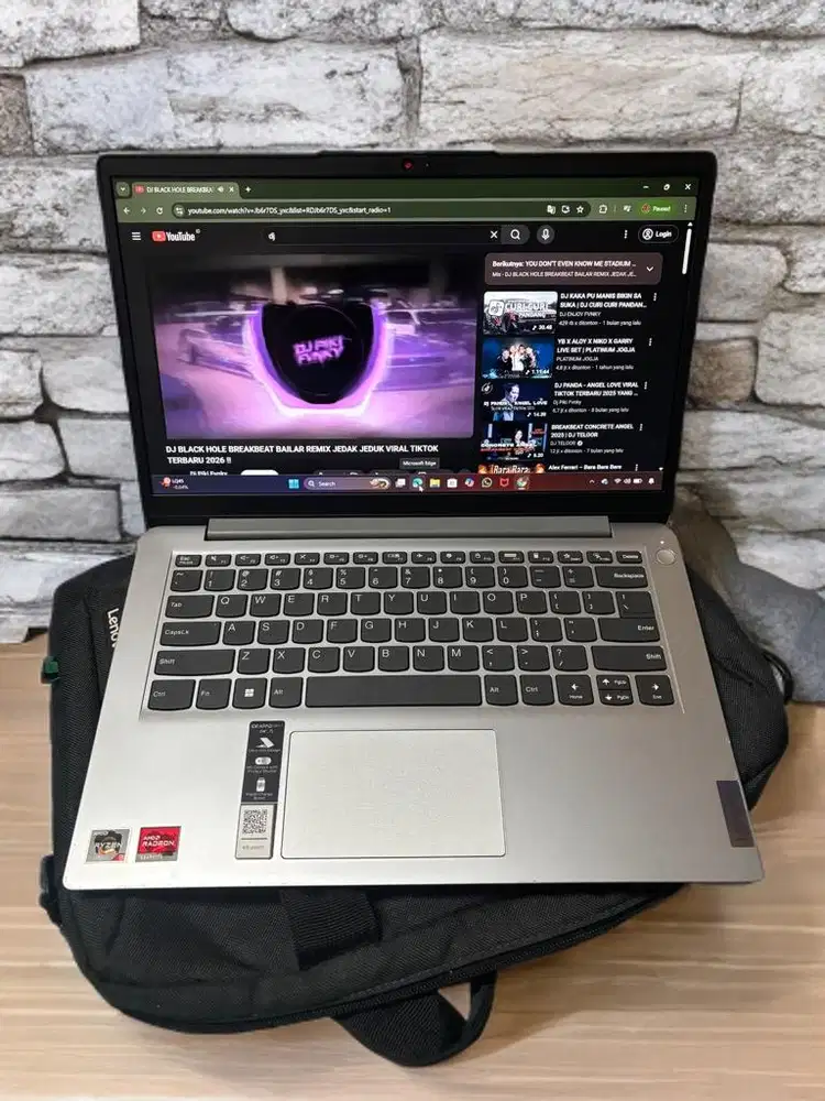 Laptop Lenovo slim 1 Ryzen 3 7320u Ram 8gb ssd 256gb