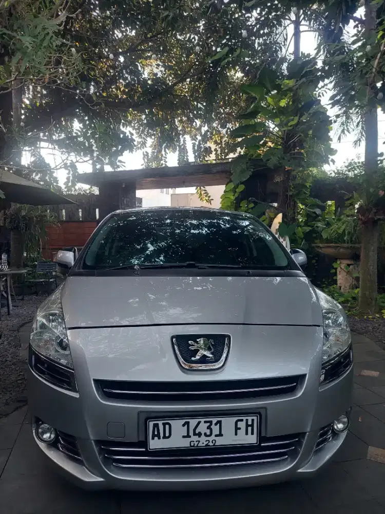 Peugeout 5008 th 2010 nyaris baru ex dokter
