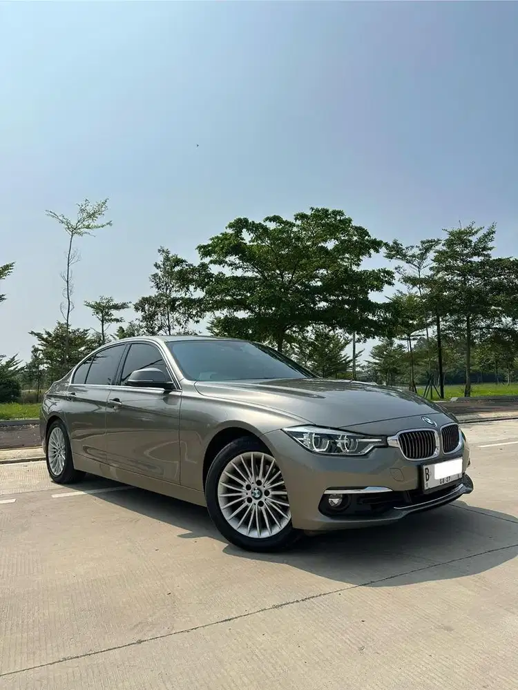 BMW F30 320i 2018 Luxury Line Low KM Istimewa