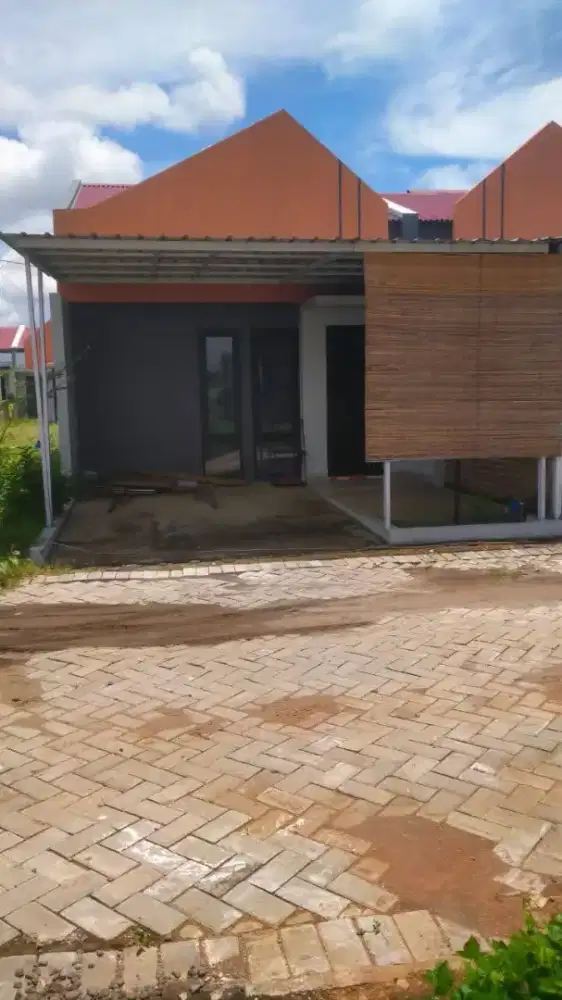 DIJUAL/DISEWAKAN  RUMAH