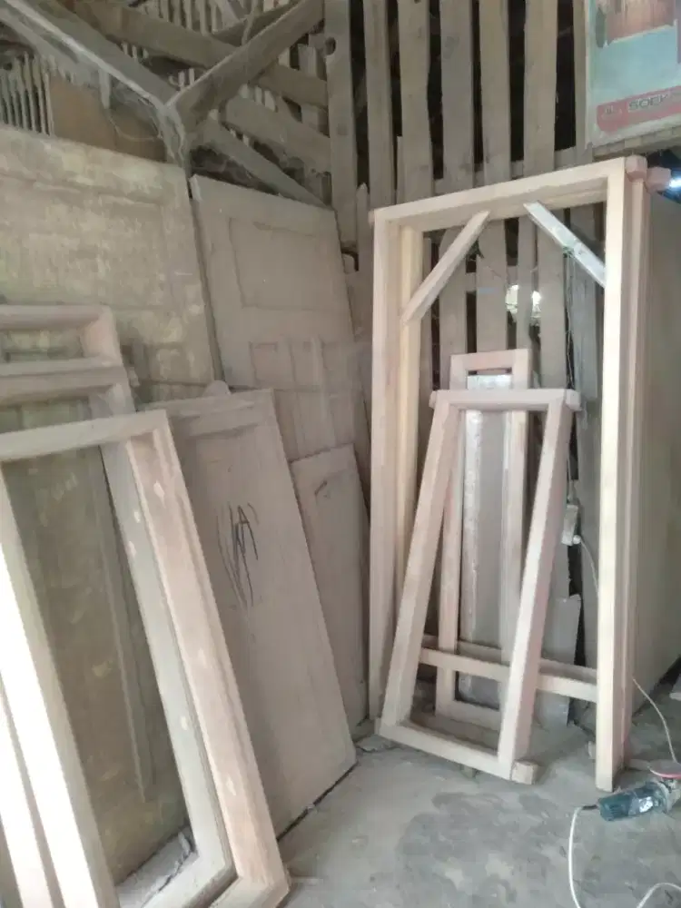 Jual beli kayu bekas dan menerima pemesanan kusen pintu jendela