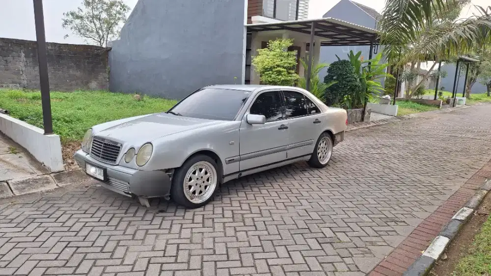Mercedes Benz W210 E230