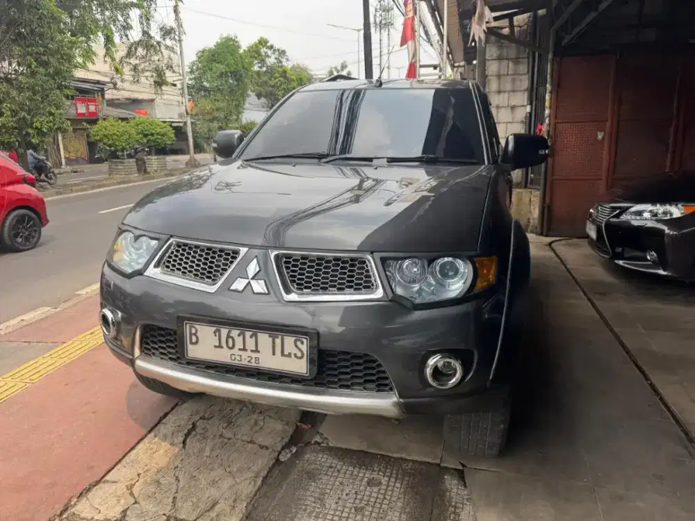 Mitsubishi pajero dakkar 2012 AT siap pakai