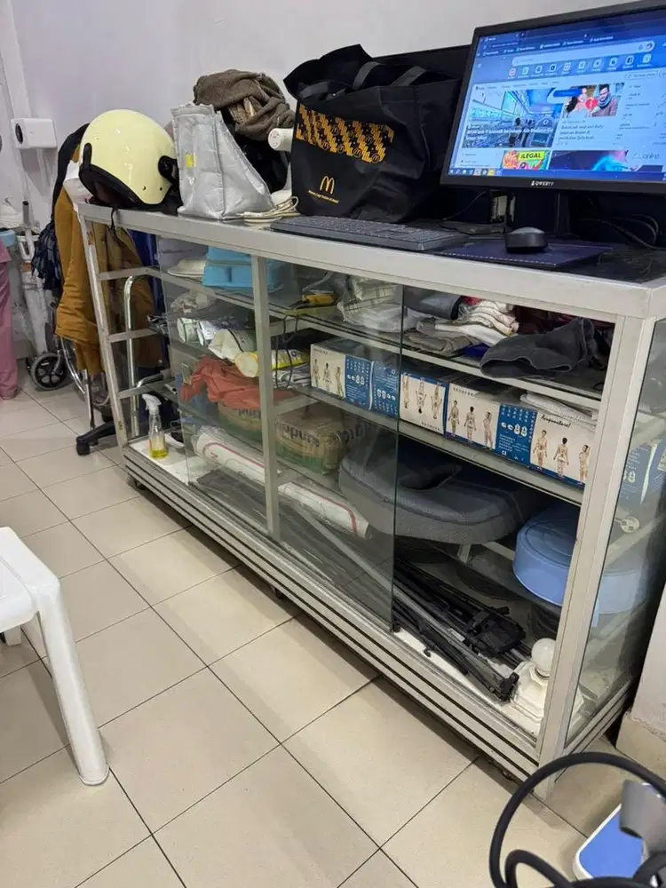 Steling kaca etalase cocok untuk jualan