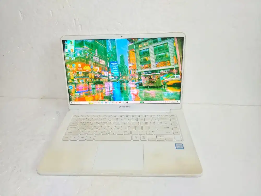 B471 Samsung 900X5N atau NT900X5N core i7-7500U Ram 16GB ddr 4 ssd 128