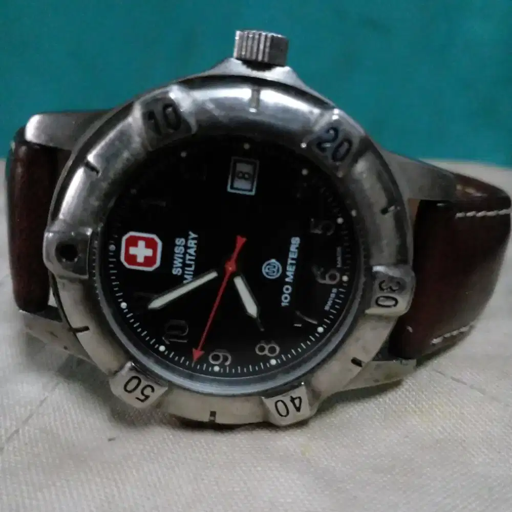 Jam tangan merek swis