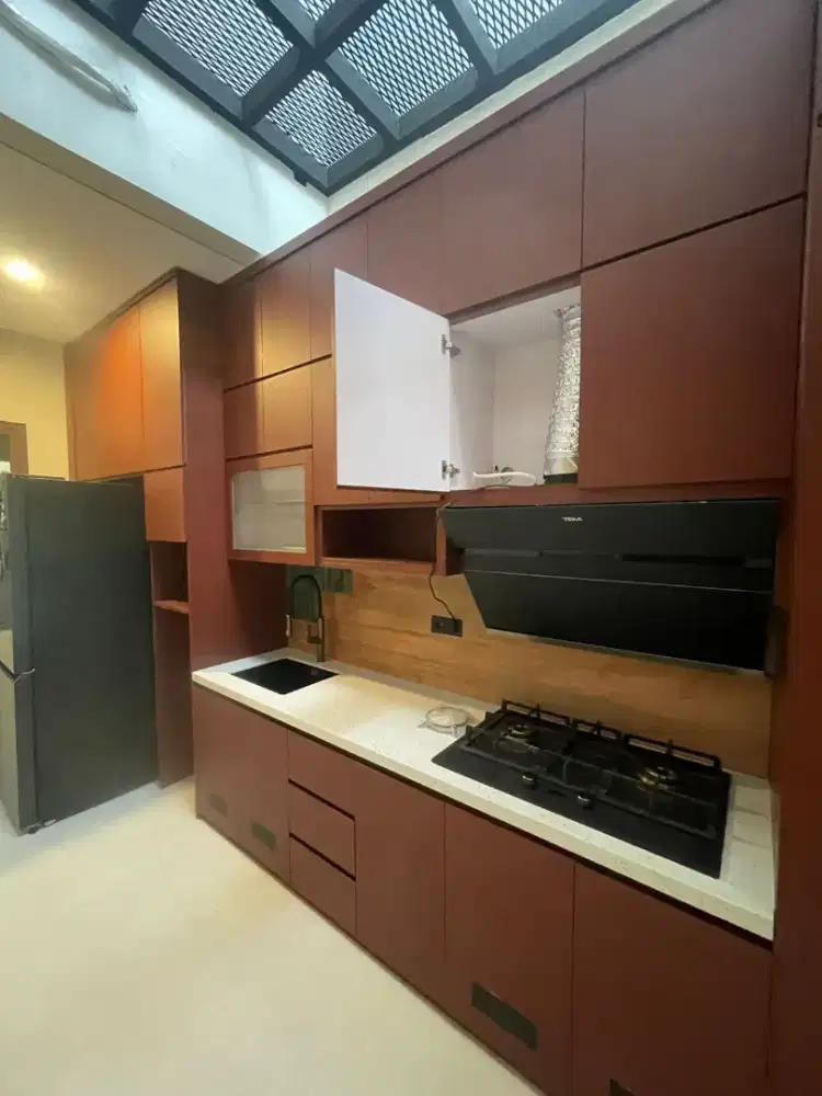 Tukang kayu tukang bikin kicenset