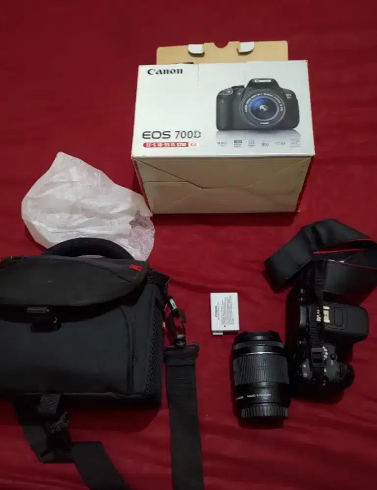 KAMERA CANON EOS 700D