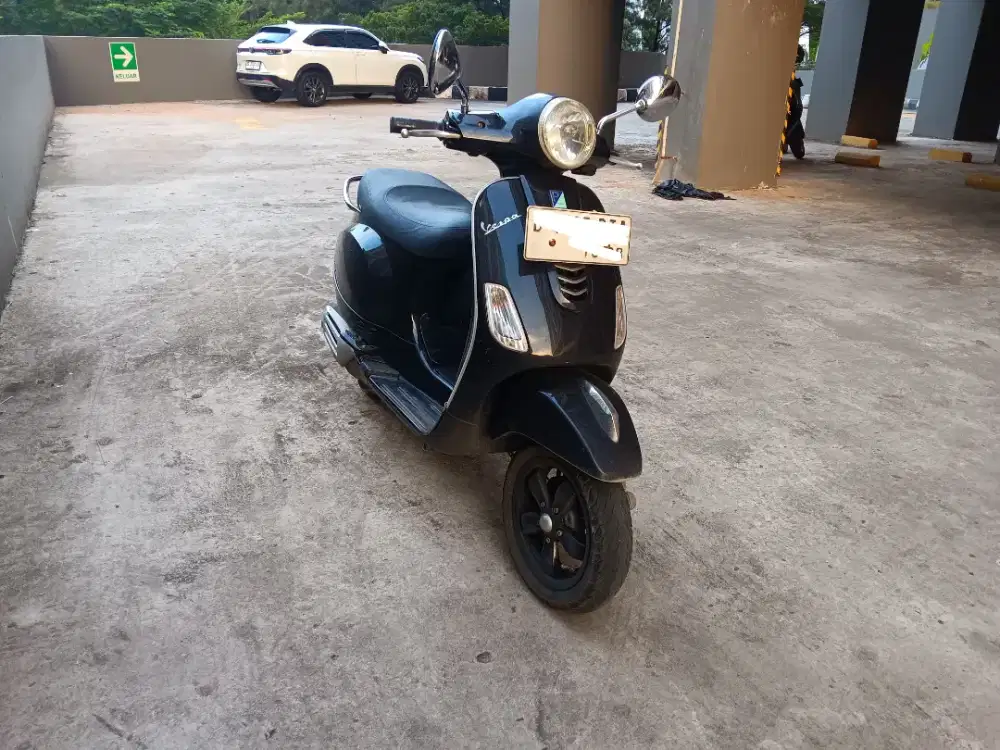 Jual Vespa LX 125 hitam tahun 2018