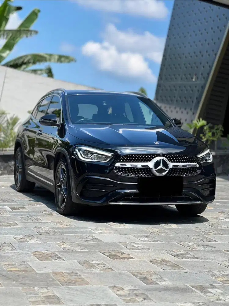 Mercedes-Benz GLA200 AMG 2021