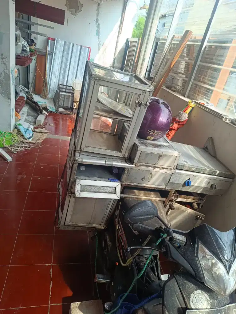 Dibutuhkan tenaga kerja berjualan kue leker
