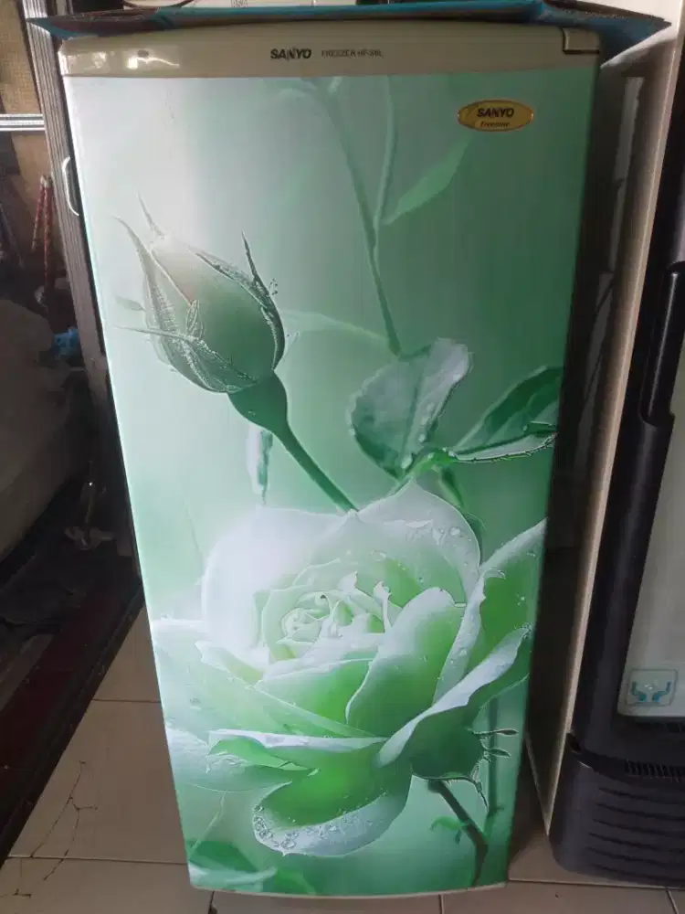 Kulkas freser rak merk sanyo