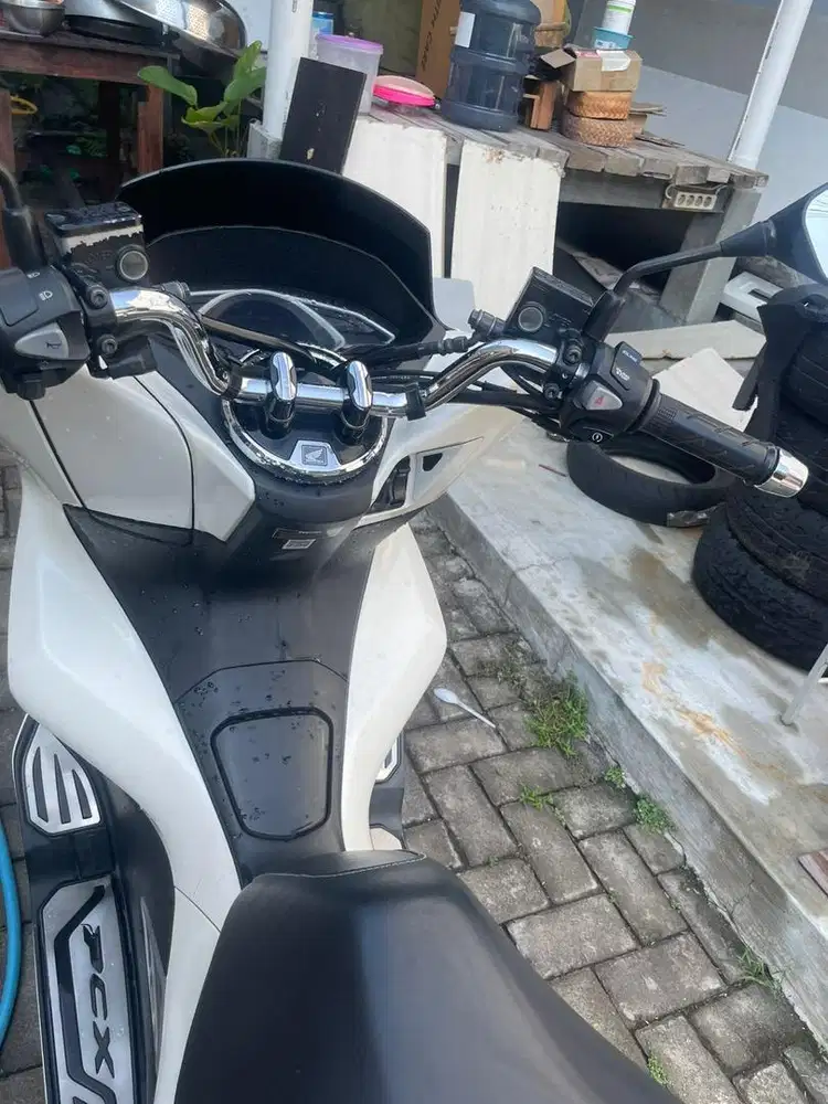 Honda PCX Putih Bagus Terawat Khusus End User