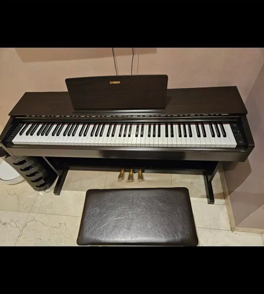 Piano bekas mulus