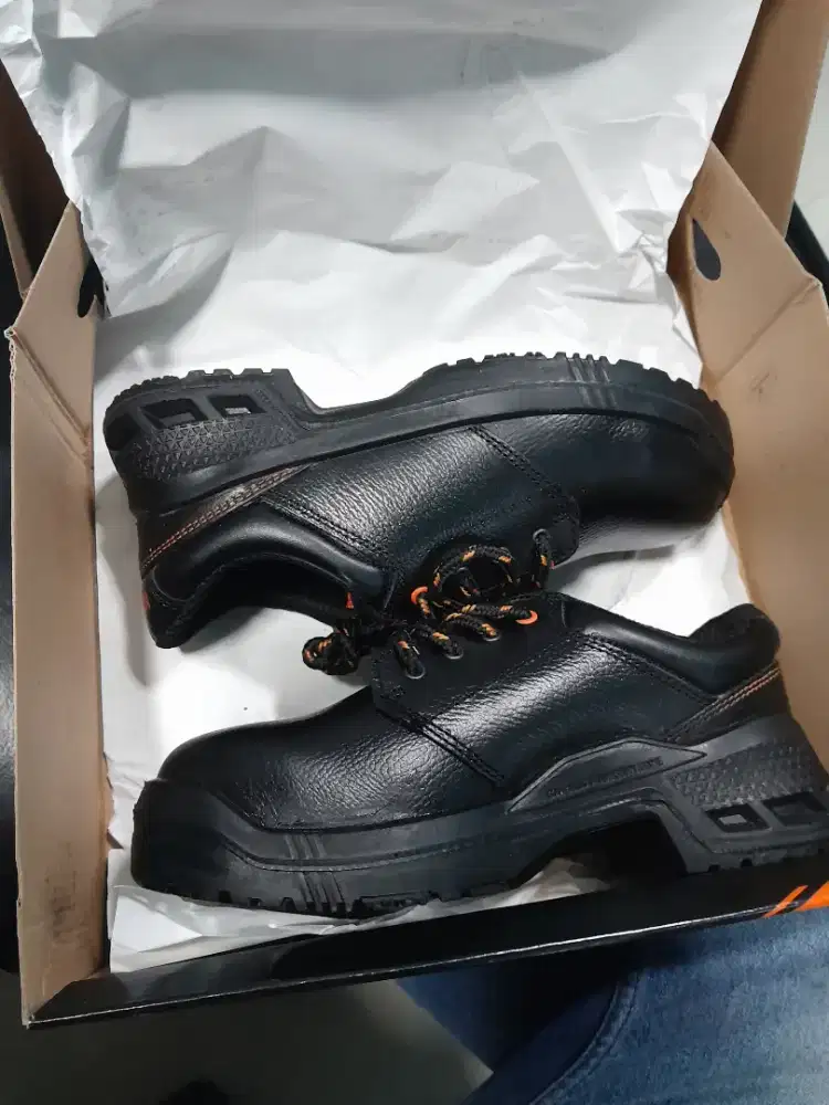Spatu safety tanpa kardus