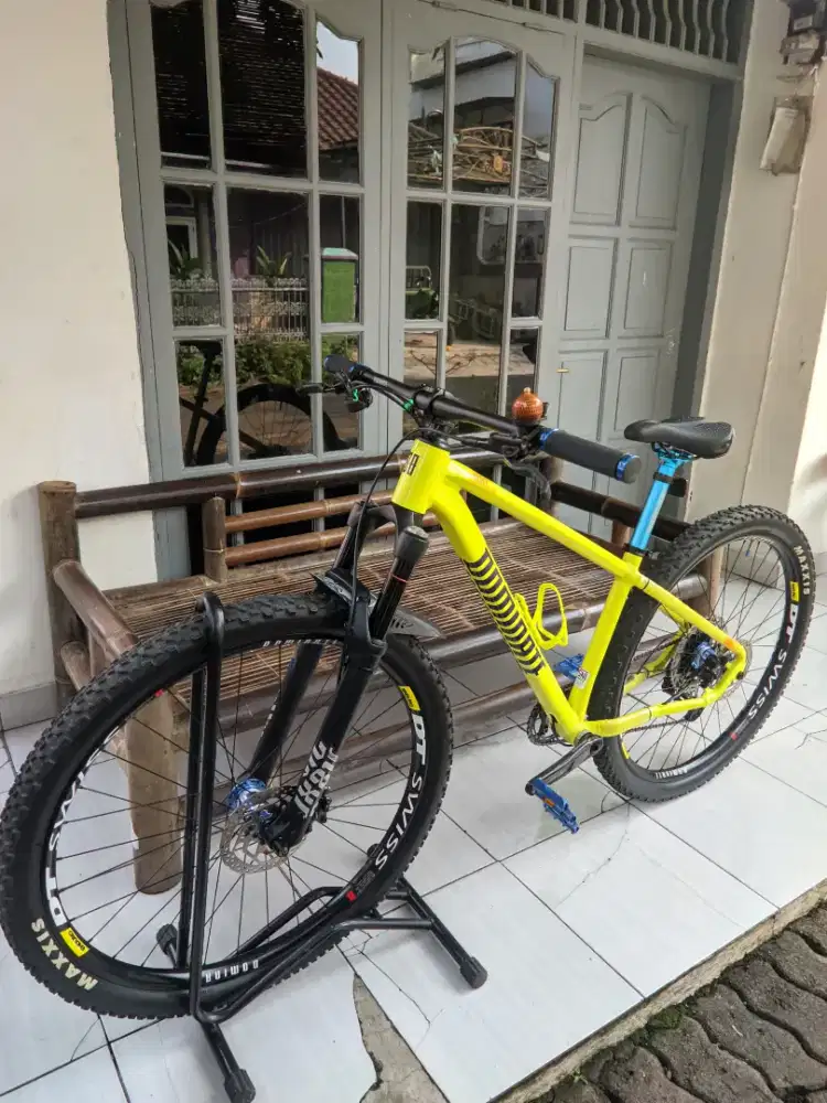 sepeda MTB Dominate AXC2 COMP