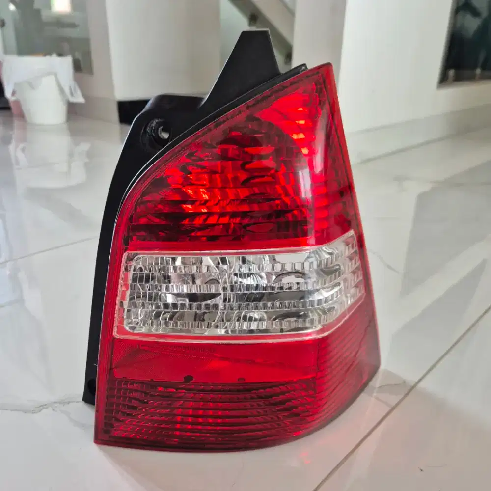 Stoplamp Kanan Original Nissan Livina L10. Kondisi Pernah Ditambal