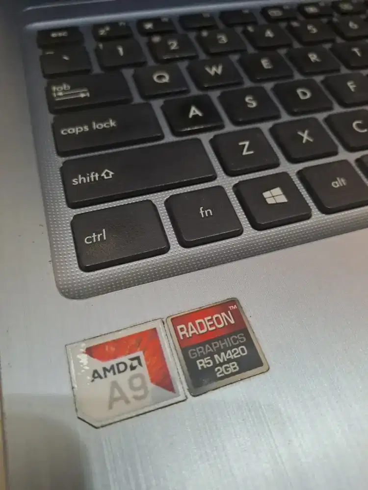 Laptop buat gaming tipis2 dari merk ASUS (selengkapnya baca deskripsi)