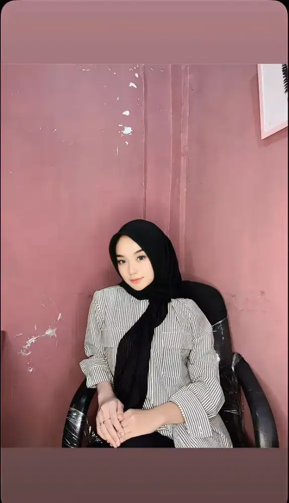 Cari part time host live