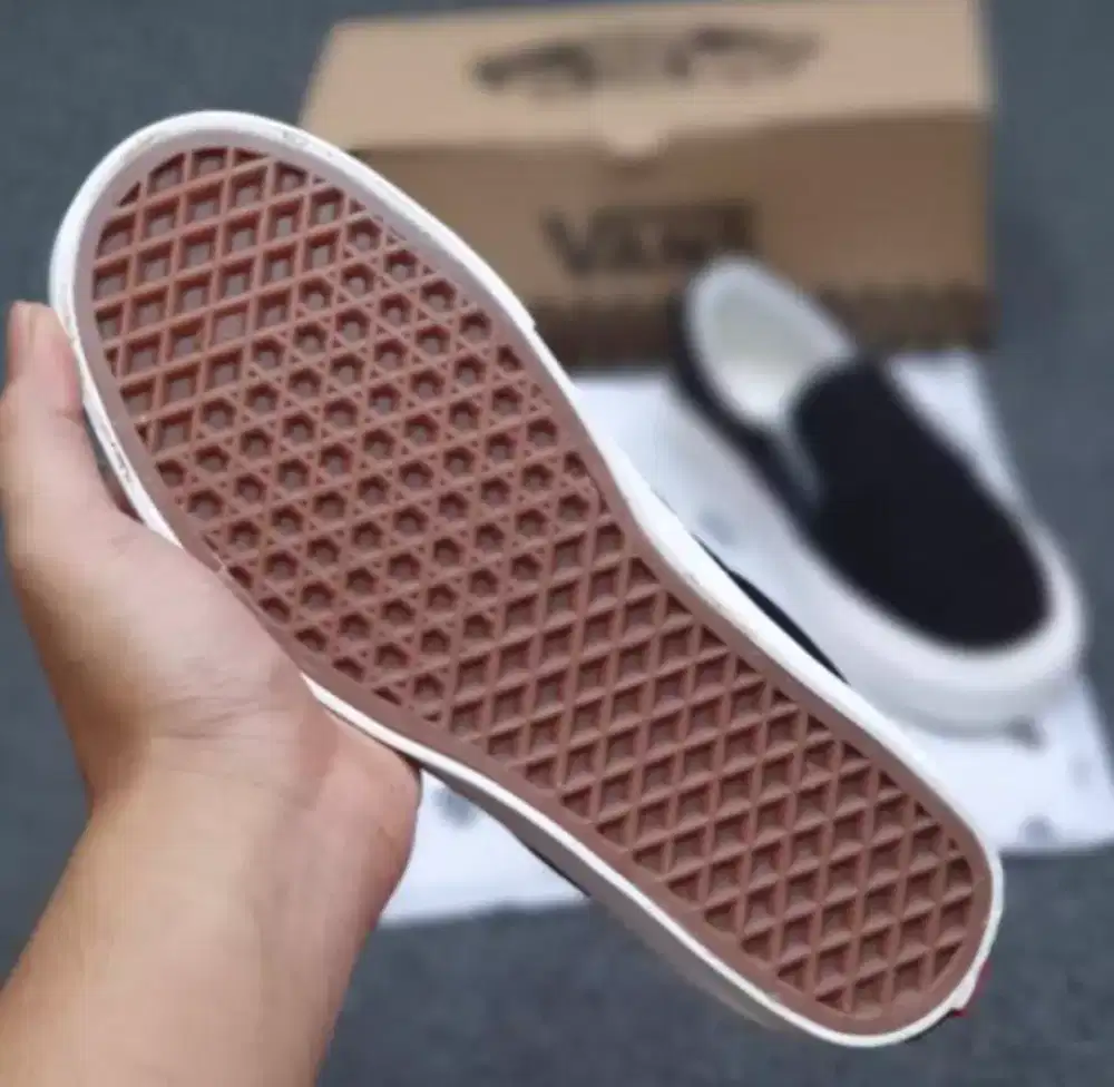 Sepatu slip ona casual