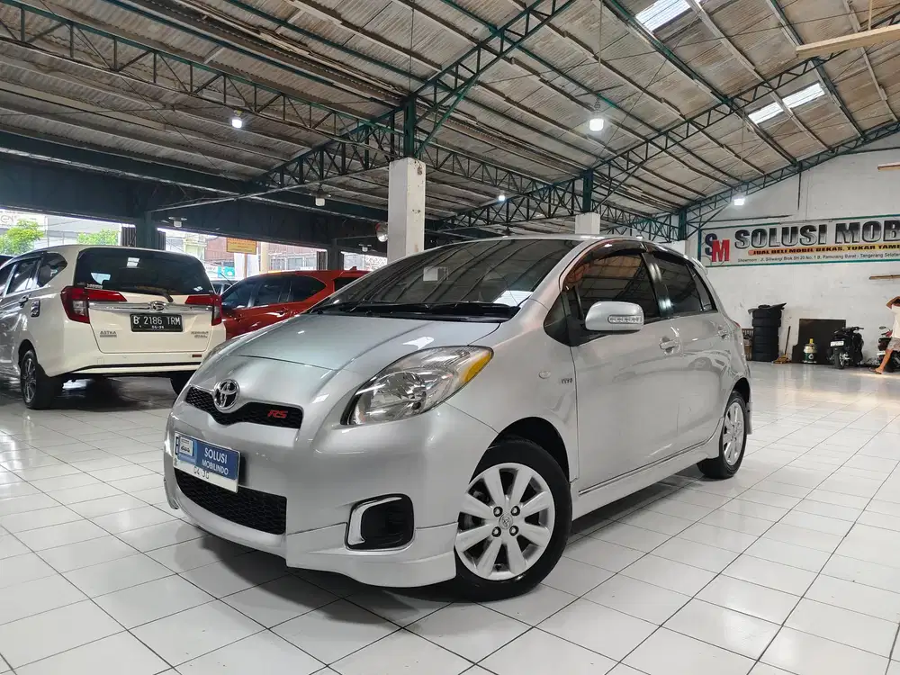 Toyota YARIS E FACELIFT 1.5 Bensin AT 2012 Silver original