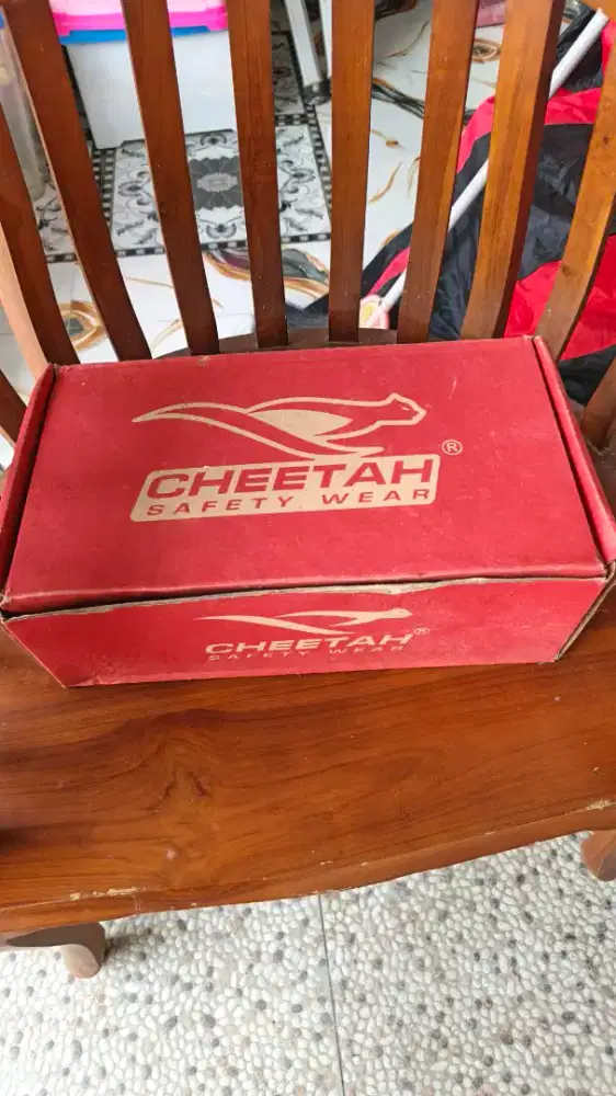 Sepatu Cheetah safety baru tidak terpakai