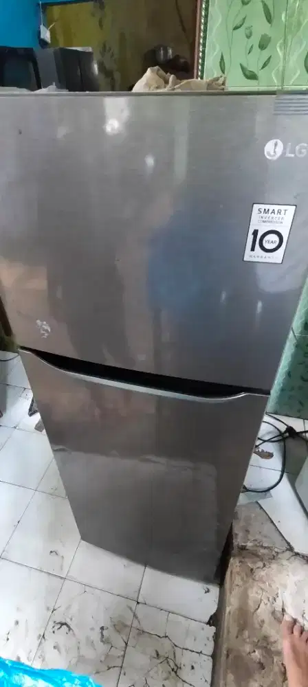 Jual butuh kulkas 2 pintu merk LG INVERTER
