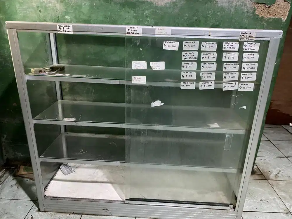 etalase kaca serba guna