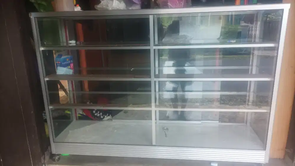 Etalase sembako atau rokok