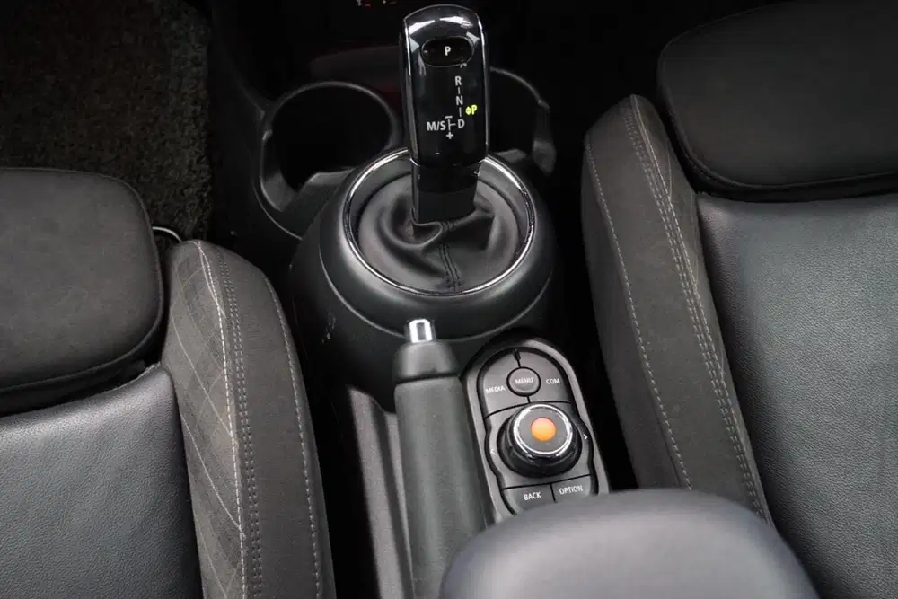 Mini Cooper F56 Facelift 
3-Doors 2018 / 2019