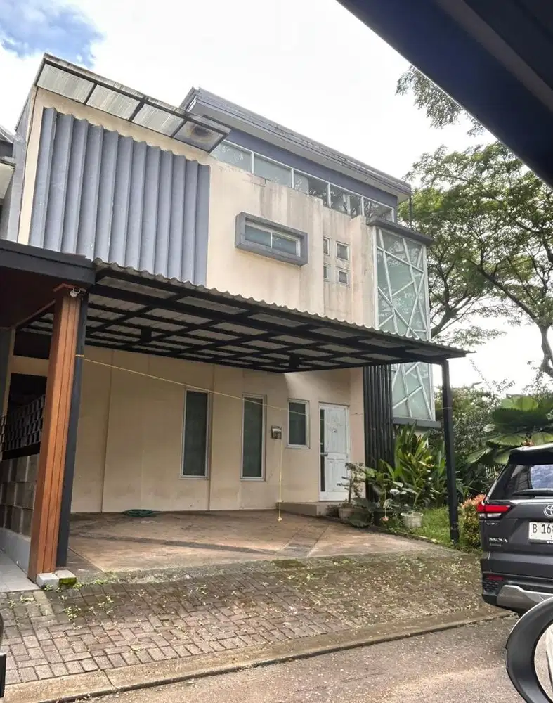 Caspia the icon dengan kolam renang pribadi