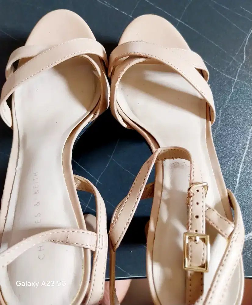 JUAL SEPATU MERK CHARLES AMD KEITH
