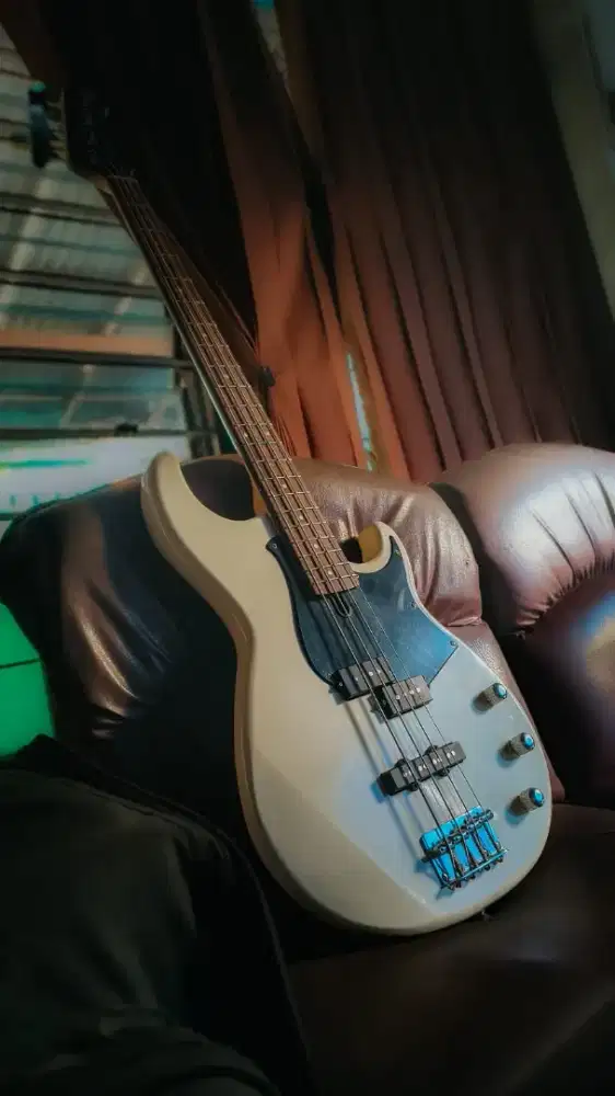 Bass Yamaha BB234 Original Mulus Istimewa seperti baru