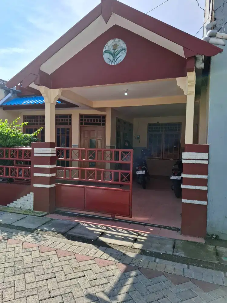 Sewakan rumah siap huni nyaman aman dekat merr.