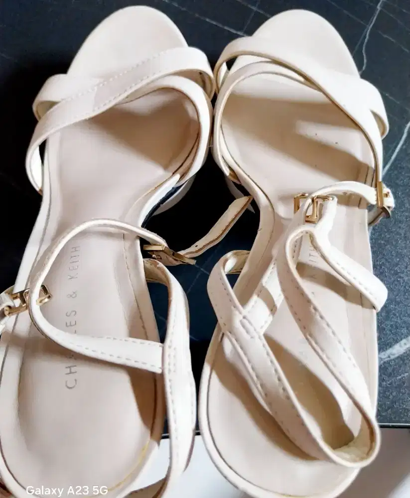 JUAL SEPATU MERK CHARLES AND KEITH