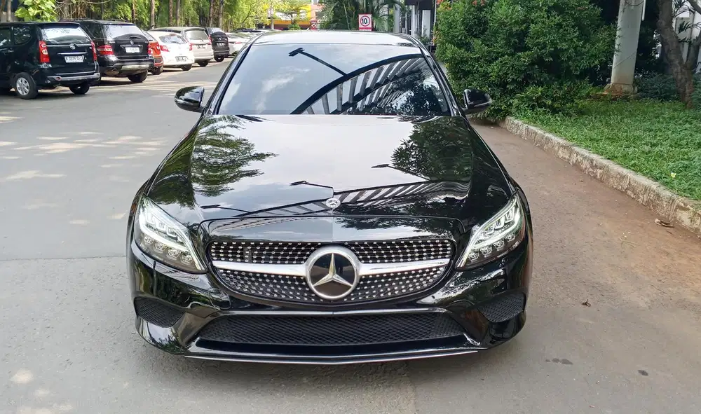 Mercedes Benz C180 Ecoboost thn 2020 km 13 rb