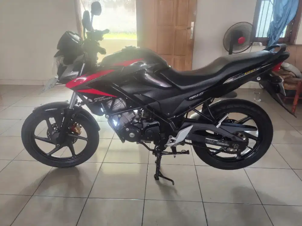Jual cb150 r 2015 plat ad karanganyar